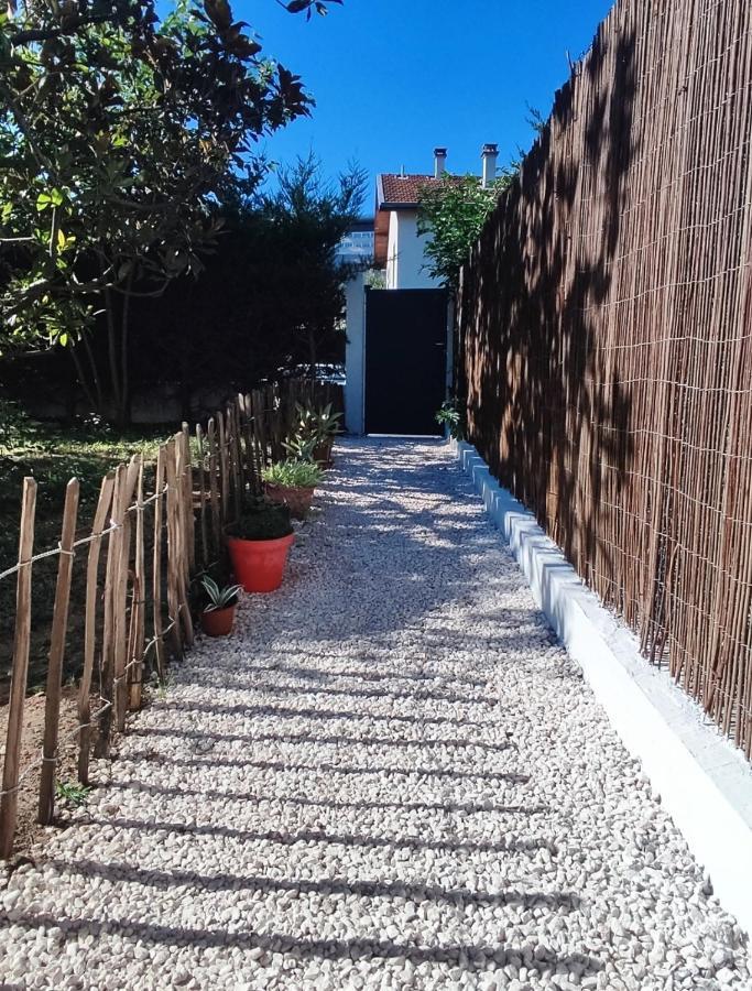 Superbe Appartement Avec Jacuzzi Avec Jardin Prive Lyon Exterior photo