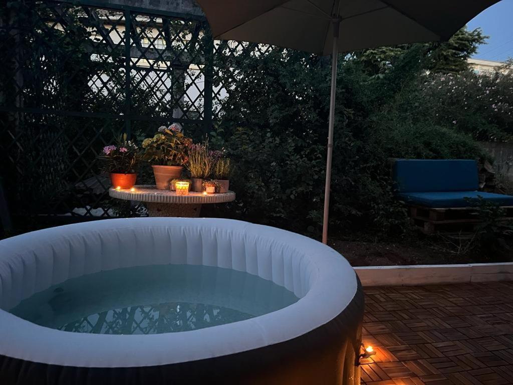 Superbe Appartement Avec Jacuzzi Avec Jardin Prive Lyon Exterior photo